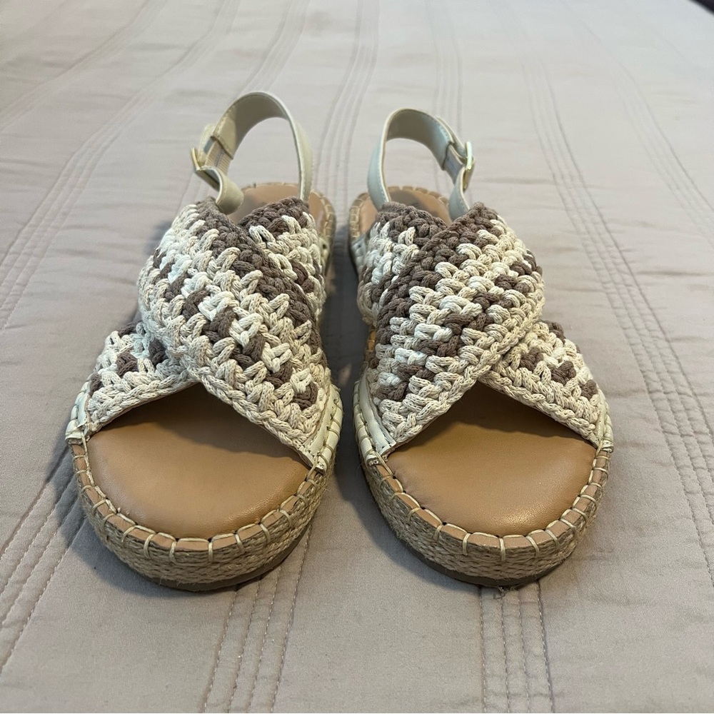 Walk With Me Coldwater Creek Woven Tan and Cream Sandals - Picture 5 of 5